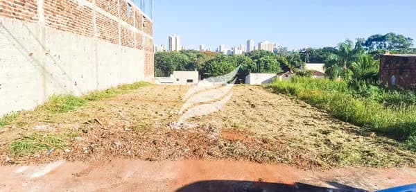 Terreno 300 m² à venda no bairro Umuarama em Araçatuba