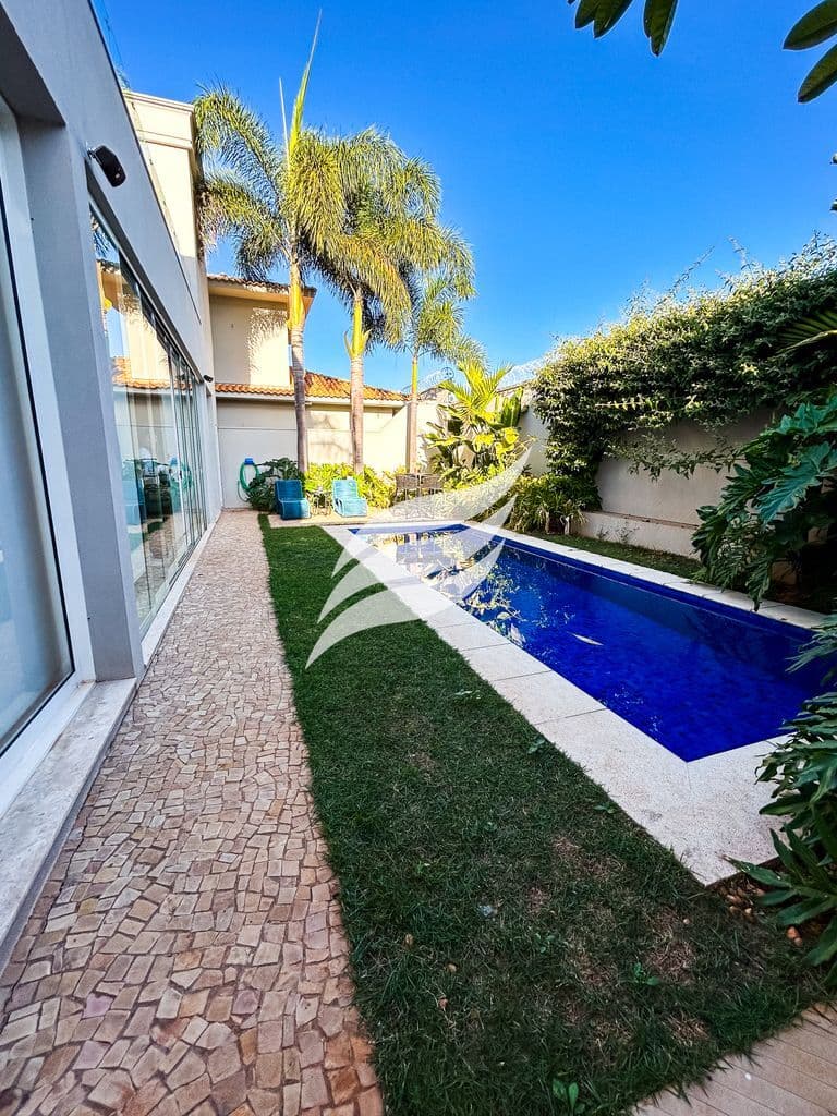 Casa 03 suítes e com piscina à venda no Condomínio Casablanca
