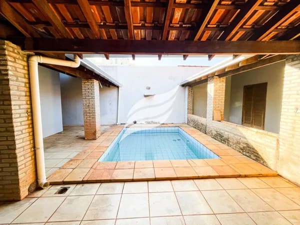 Casa 3 suítes à venda no Conj. Hab. Pedro Perri em Araçatuba