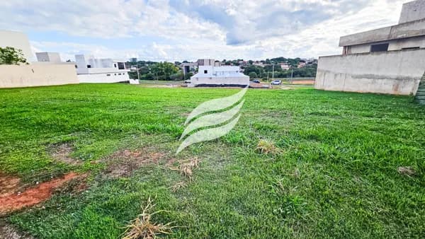 Lote de 400 m² à venda no Condomínio Royal Boulevard