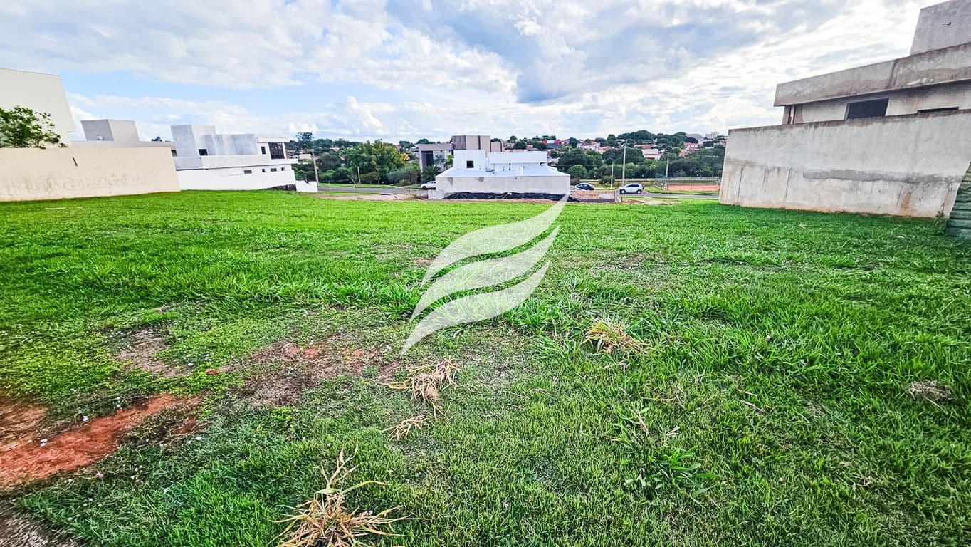 Lote de 400 m² à venda no Condomínio Royal Boulevard