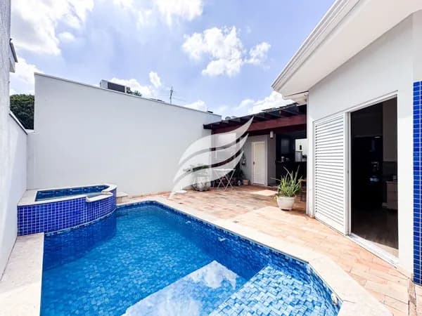 Casa 03 suítes e com piscina à venda no Condomínio Serra Dourada