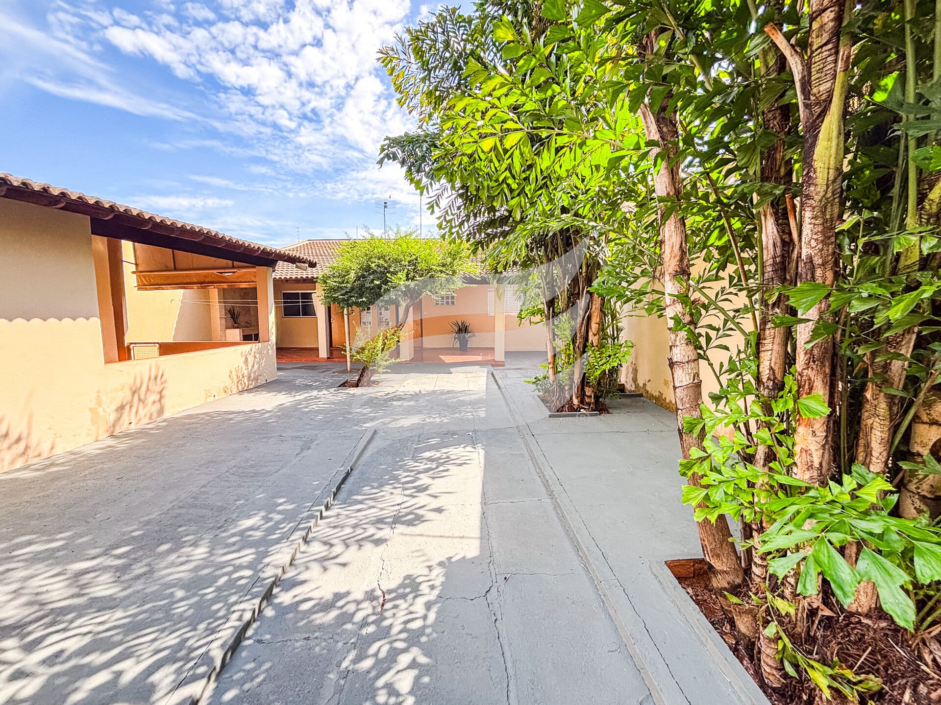 Casa com jardim à venda no bairro Ipanema, Araçatuba/SP