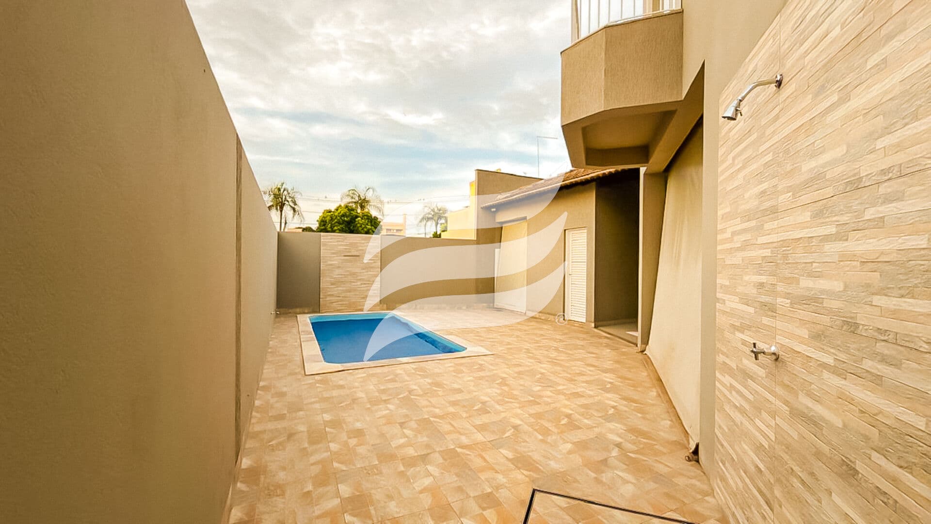Casa 03 quartos e com piscina à venda no condomínio Serra Dourada, Araçatuba/SP