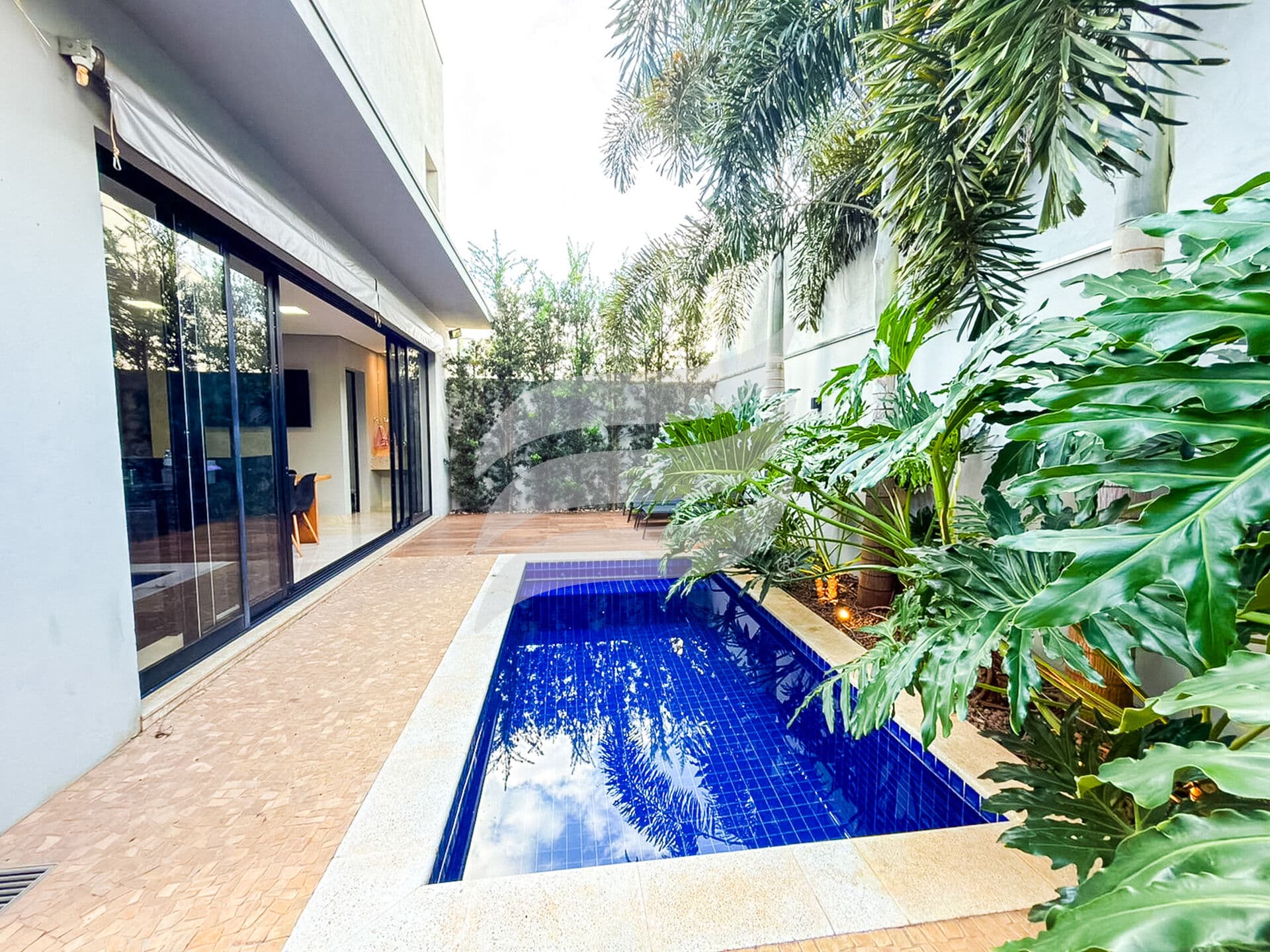 Linda casa 3 quartos e com piscina à venda no condomínio Barcelona 1 em Araçatuba
