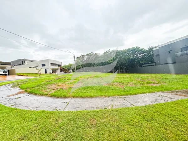 Terreno de 750 m² à venda no condomínio Royal Boulevard em Araçatuba