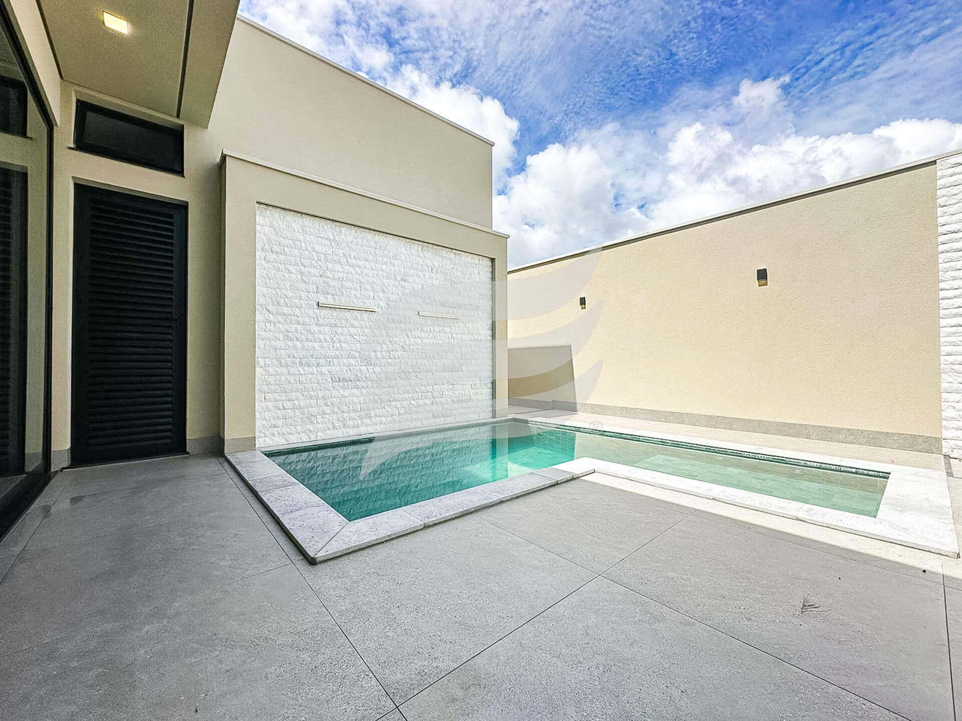 Casa 3 suítes e com piscina à venda no Condomínio Quinta do Ipê em Araçatuba