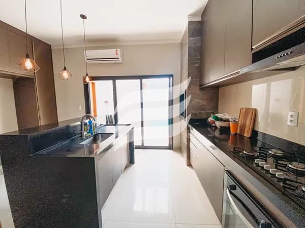 Casa com 3 quartos e piscina à venda no Condomínio Vila Madalena 1