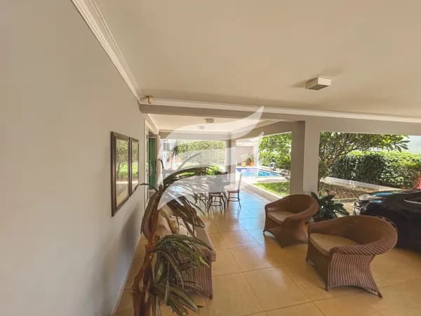 Linda casa com piscina e 03 quartos à venda no bairro Jardim Nova York