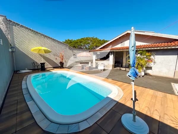 Casa 03 quartos e com piscina à venda no bairro Ipanema, Araçatuba/SP