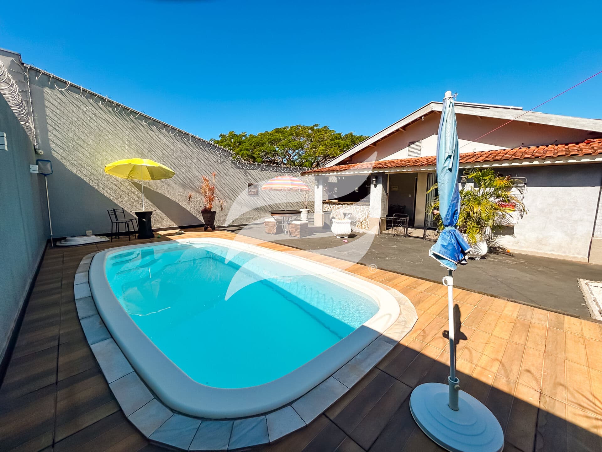 Casa 03 quartos e com piscina à venda no bairro Ipanema, Araçatuba/SP