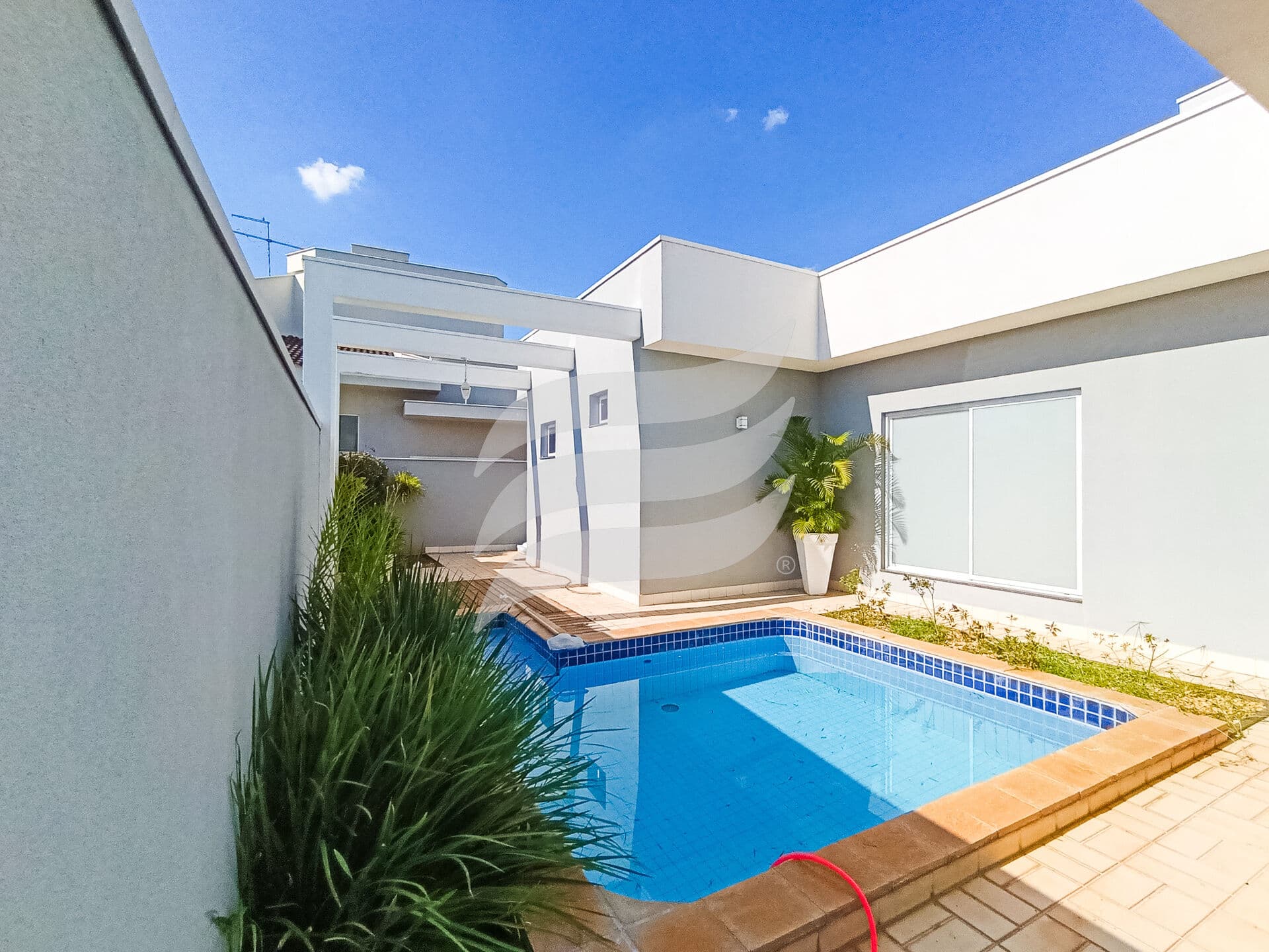 Casa 03 suítes e com piscina à venda no condomínio Habiana 1, Araçatuba/SP