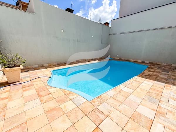 Casa 03 quartos e com piscina à venda no bairro Icaray, Araçatuba/SP