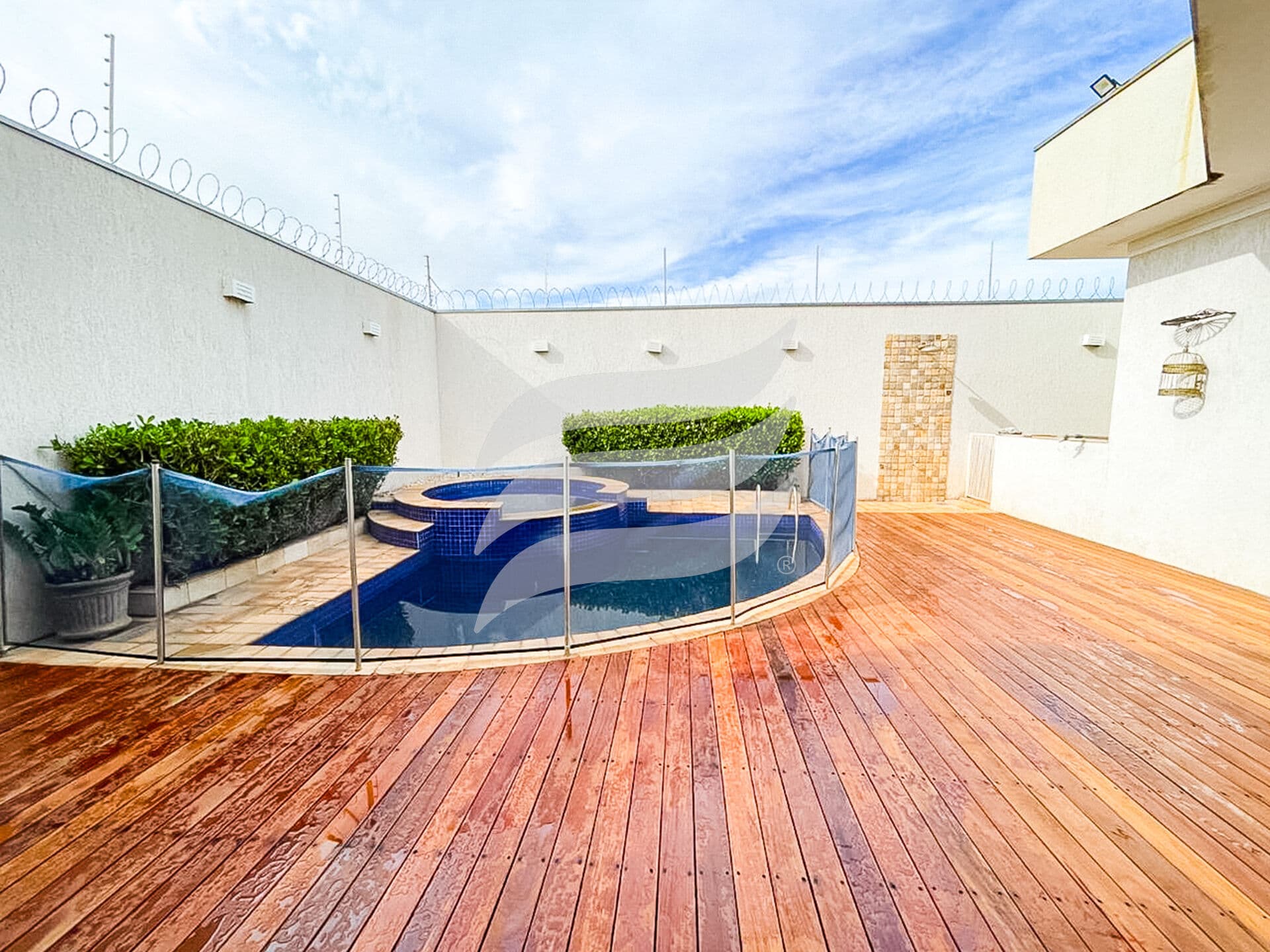 Casa 03 suítes e com piscina à venda no Jardim Sumaré, Araçatuba/SP