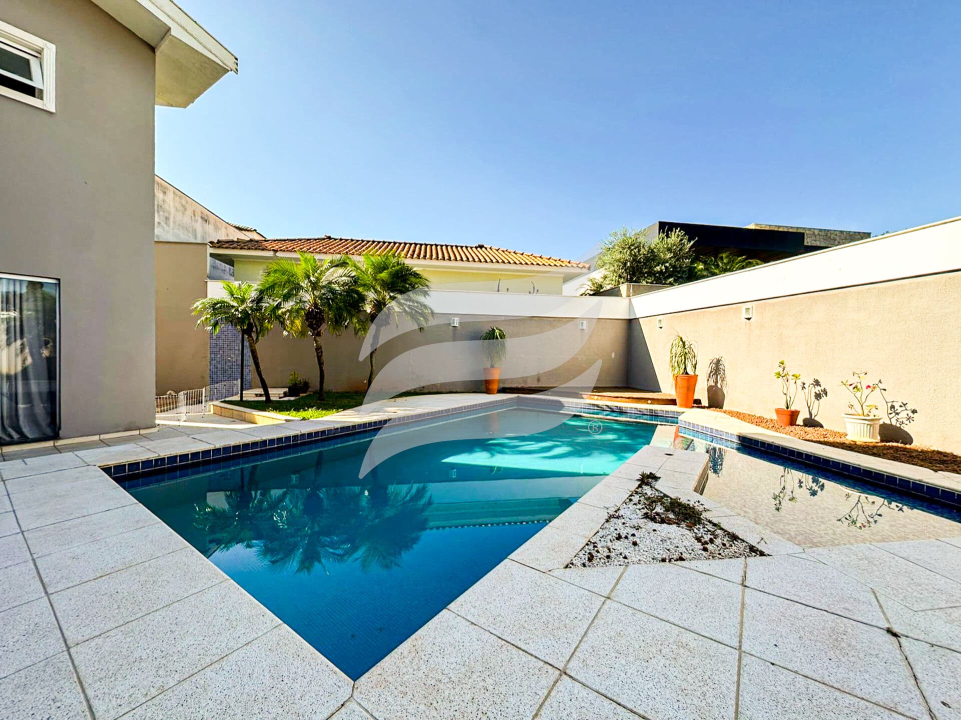 Casa com 03 suítes e piscina à venda no condomínio Habiana 1, Araçatuba/SP