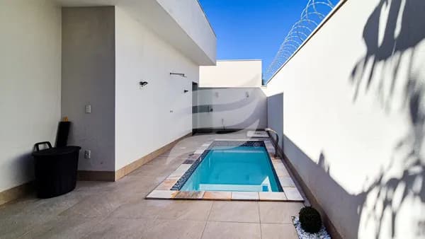 Casa 03 suítes e com piscina à venda no condomínio Barcelona 1, Araçatuba/SP