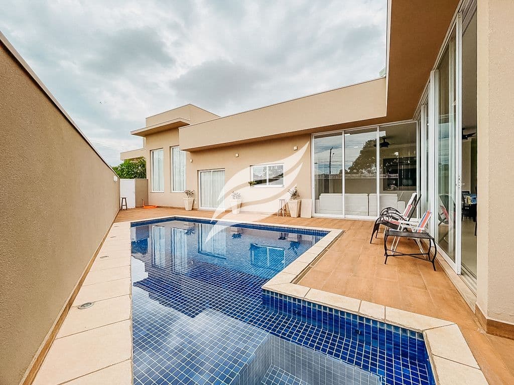 Casa 03 suítes e com piscina à venda no Condomínio Habiana 2