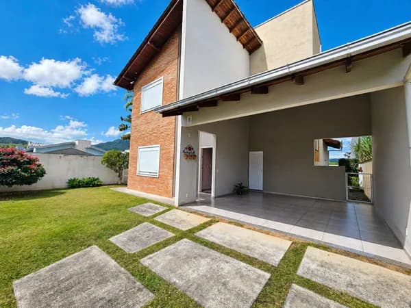 Casa com Suíte + 3 dormitórios no loteamento Montreal no bairro Três Rios do Norte em Jaraguá do Sul