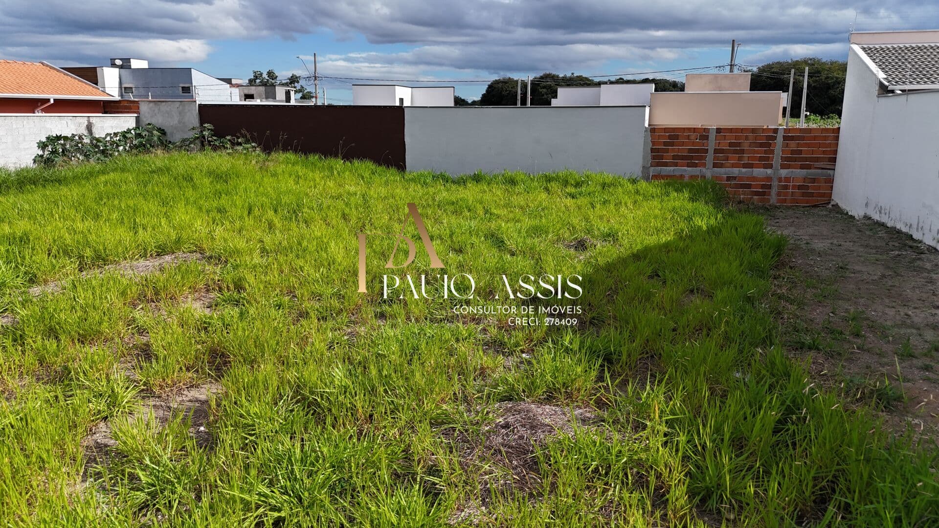 Terreno no Loteamento Flamboyant em Pindamonhangaba.