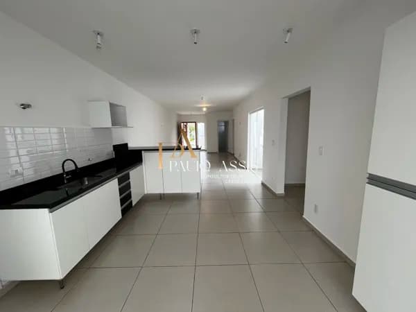 Casa Para Locação no Condomínio Laguna.