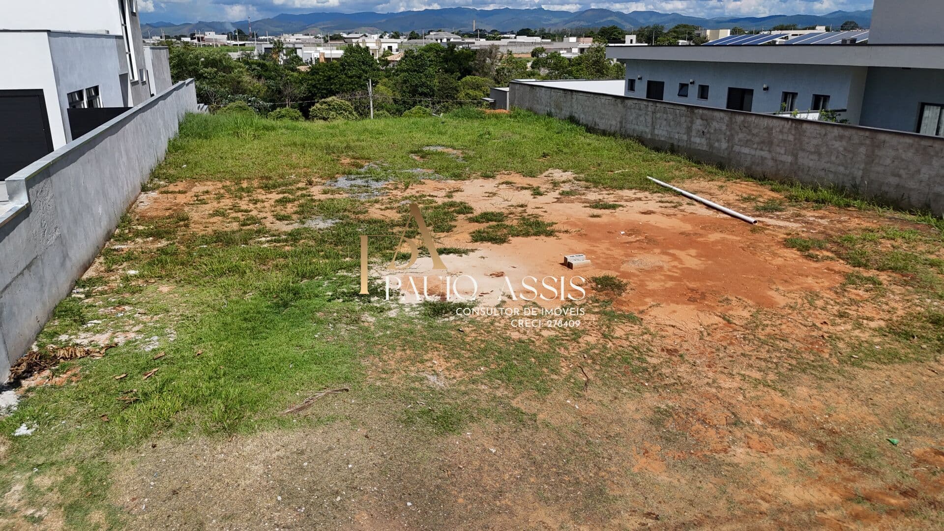 Terreno no Condomínio Colonial Village ll