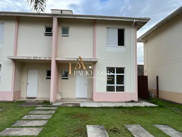 Casa a venda no condomínio Wonder em Pindamonhangaba.