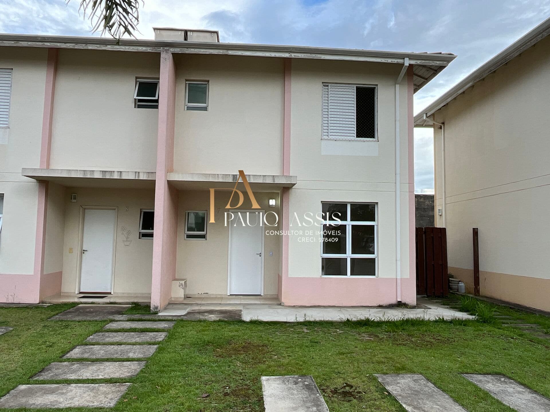 Casa a venda no condomínio Wonder em Pindamonhangaba.