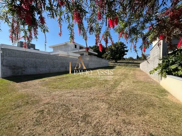 Terreno no Condomínio Reserva Bom Sucesso.