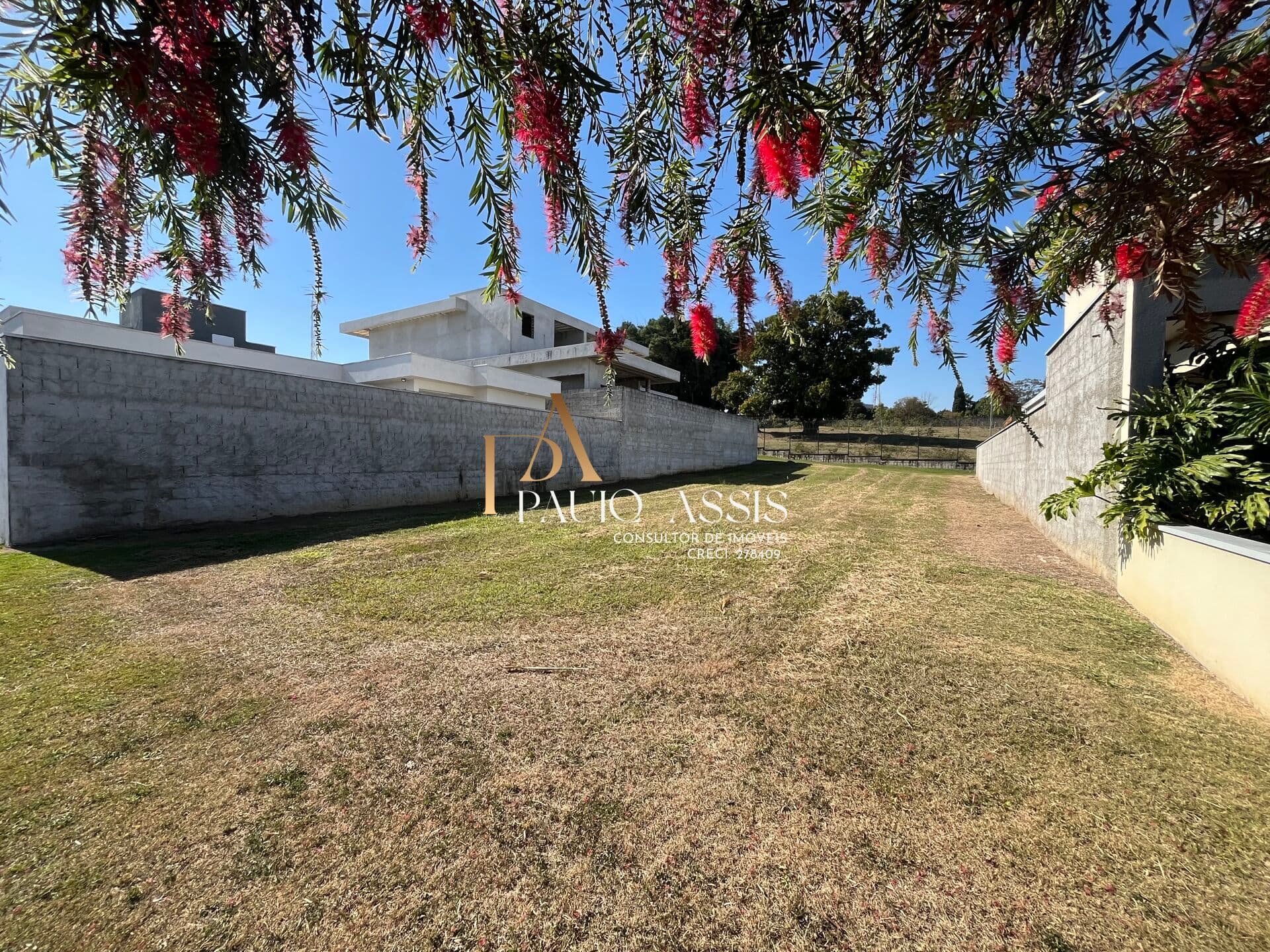 Terreno no Condomínio Reserva Bom Sucesso.
