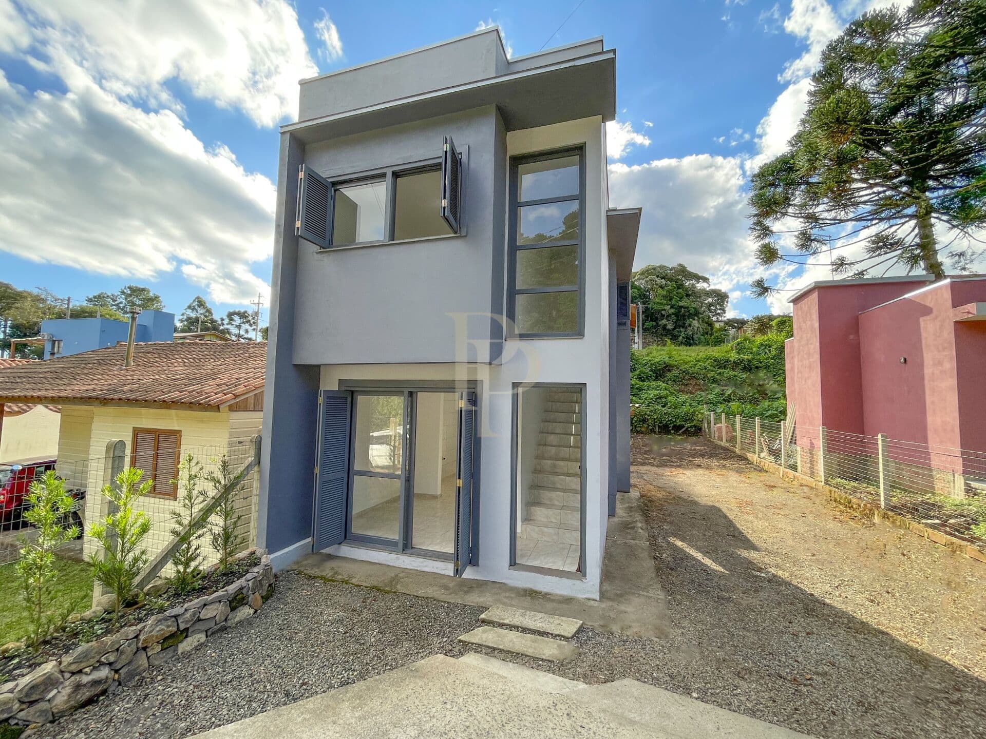 MAIOR Sobrado da Serra, 58 M2 no Centro de São Franc. de Paula RS