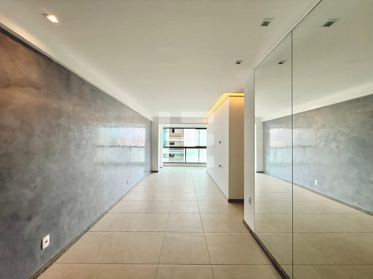 Edf. Maria Lígia - 81m² em Andar Alto com Varanda Integrada, 2 Quartos + Closet e 2 vagas