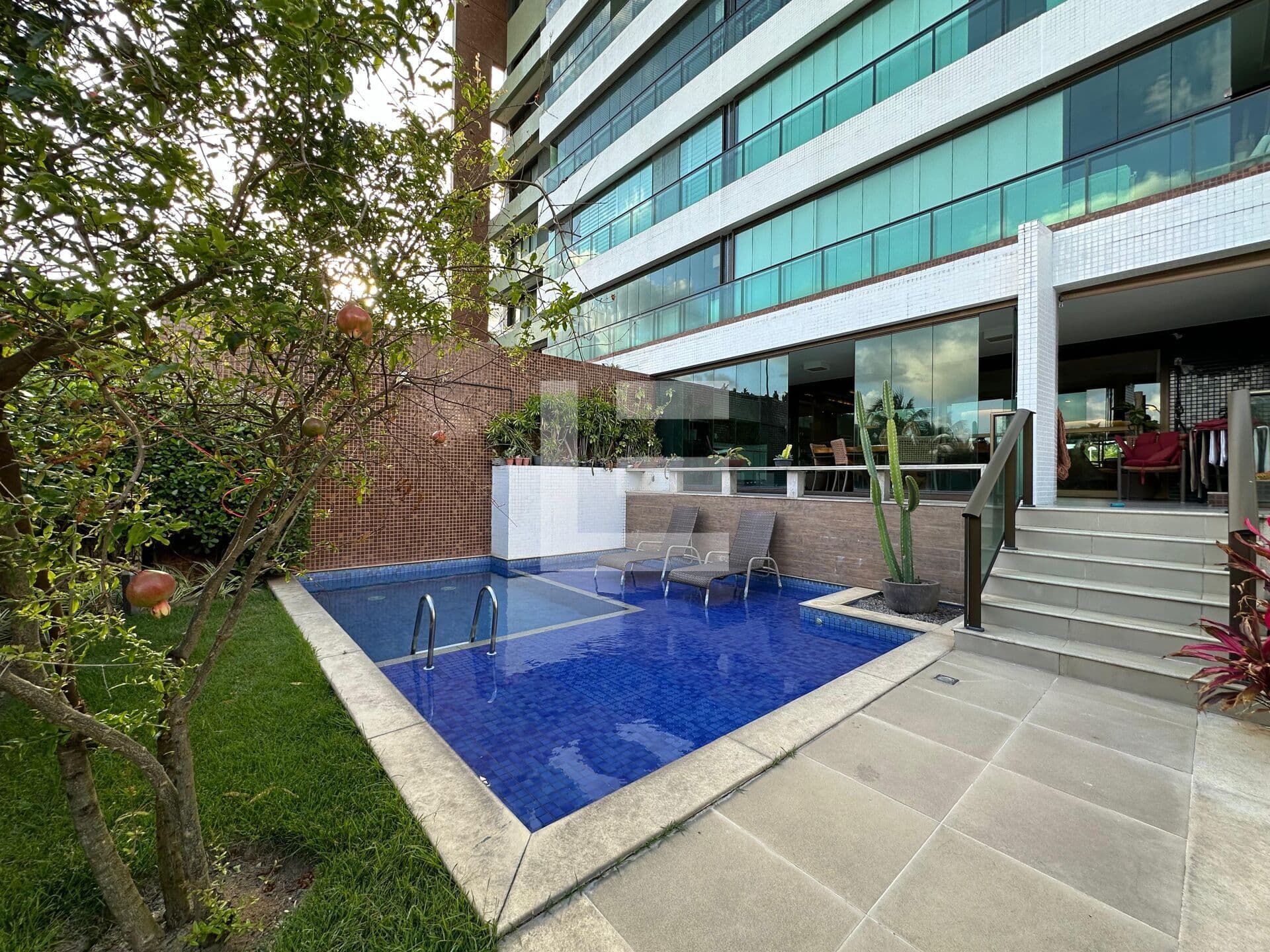 Apartamento Garden com 392 m² no Jardim do Mar, unindo design, conforto e privacidade na Reserva do Paiva