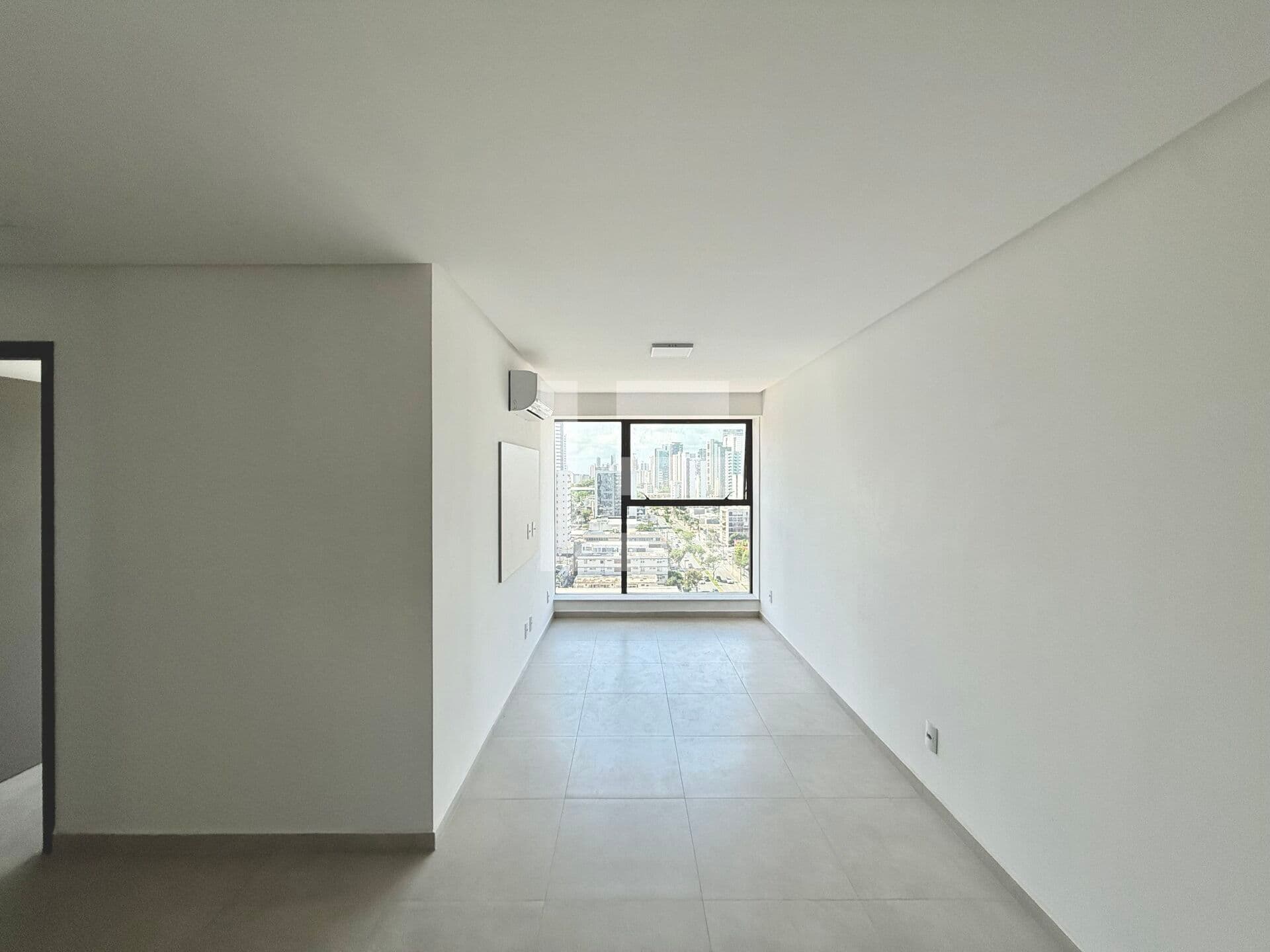 Icon Design Living | 58 m² | 2 Quartos (1 Suíte) | Móveis fixos para alugar