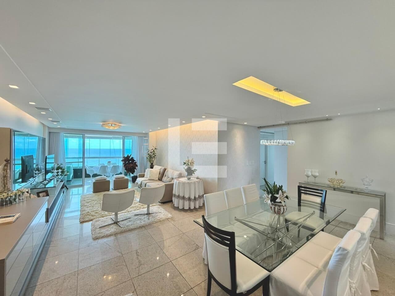 Edf. Dom Pedro II – 187 m² | 4 Suítes, sendo 3 com vista-mar, andar alto e completamente reformado com acabamentos acima da média para alugar