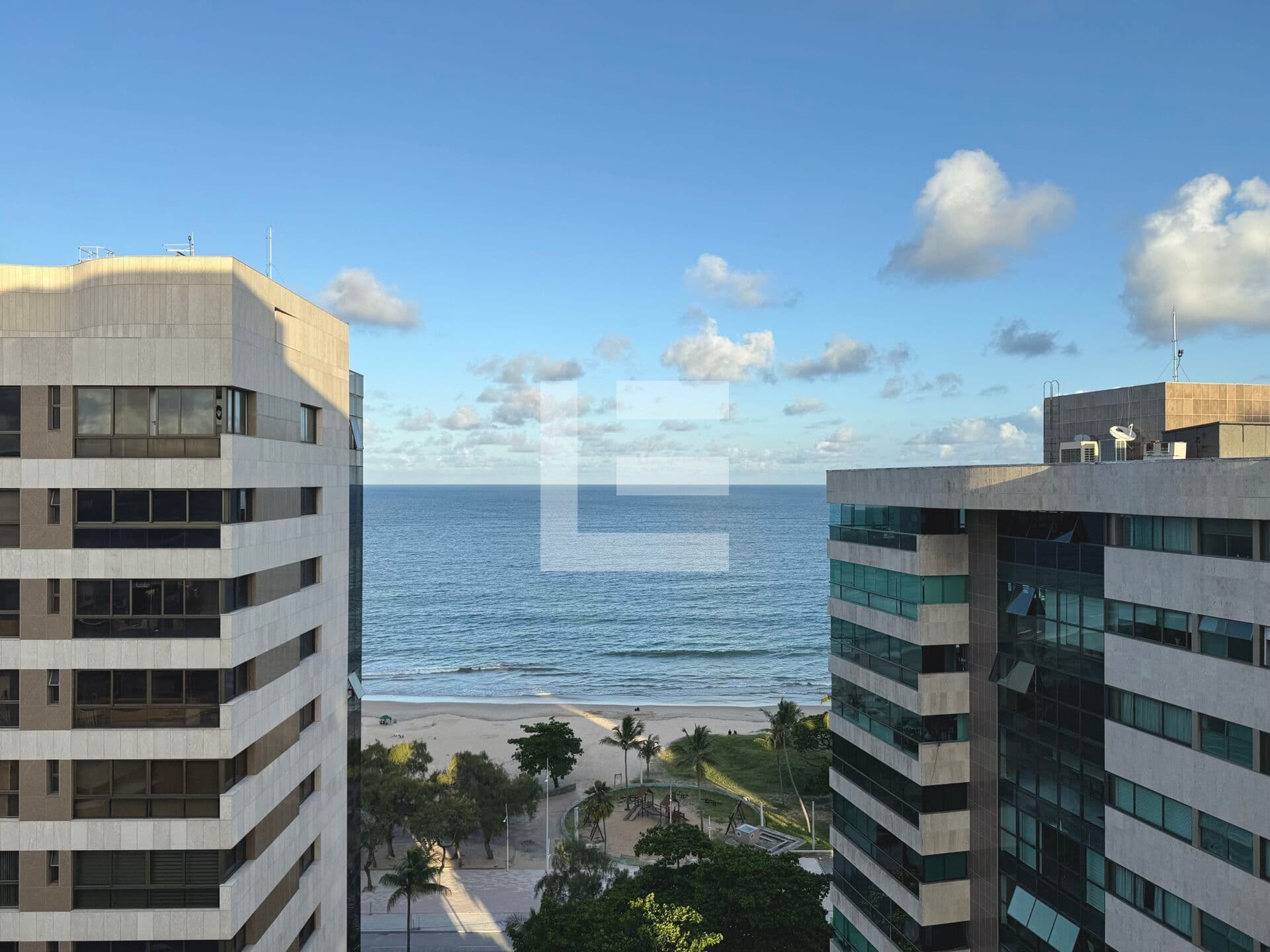 Edf. Tom Jobim – 3 suítes, sala ampliada para 4 ambientes, 3 vagas e vista para o mar no 1º jardim de Boa Viagem