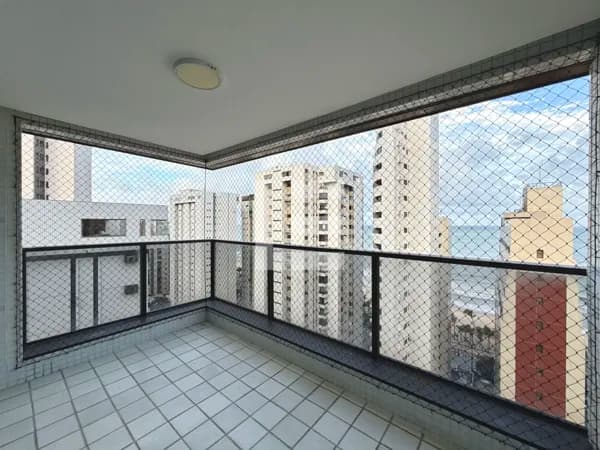 Edf. Rio Ave - Apartamento com 261 m² à venda na Rua dos Navegantes | 4 Quartos, 3 Suítes | Prédio Clássico em Boa Viagem