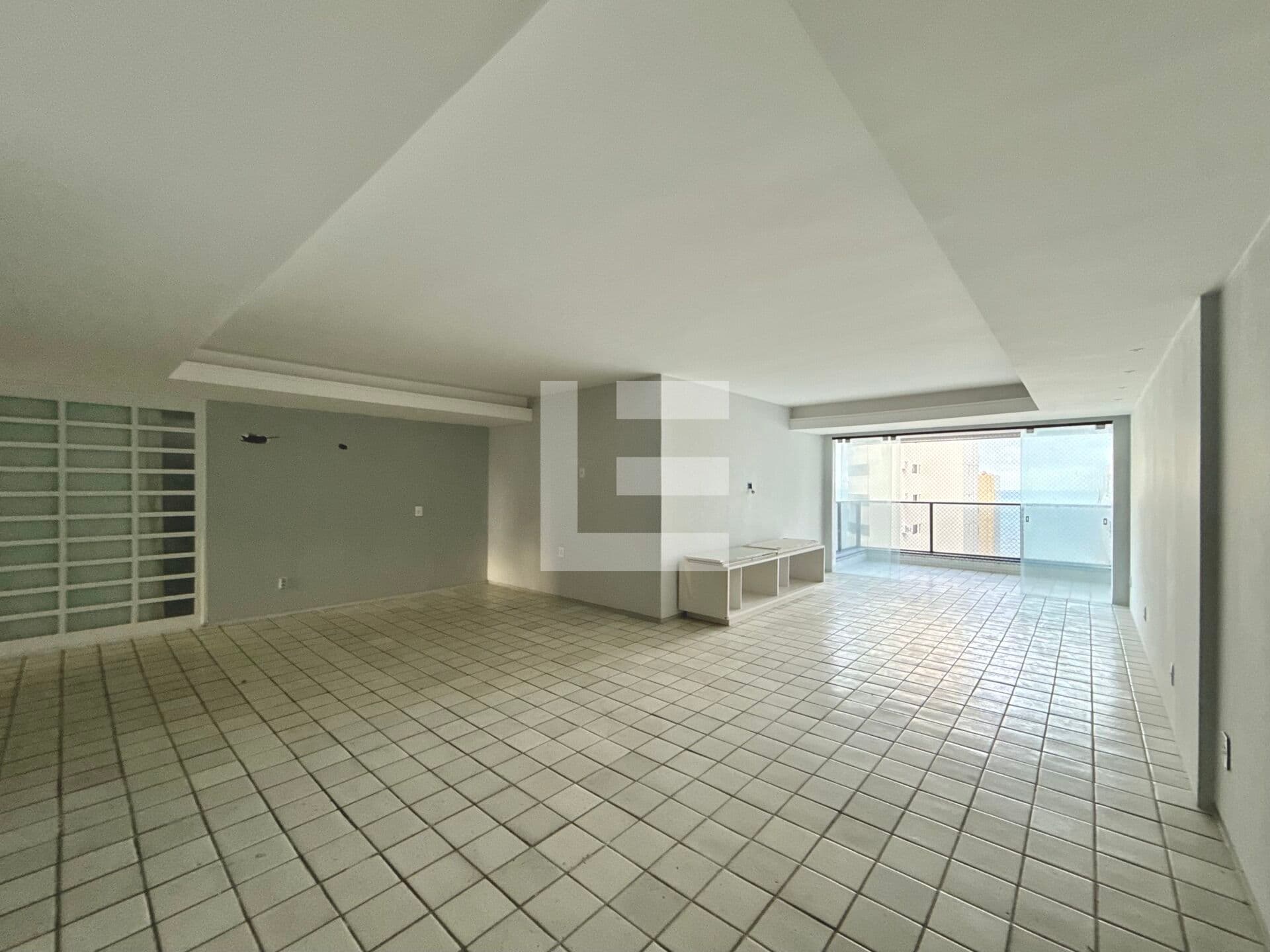 Edf. Rio Ave - Apartamento com 261 m² à venda na Rua dos Navegantes | 4 Quartos, 3 Suítes | Prédio Clássico em Boa Viagem