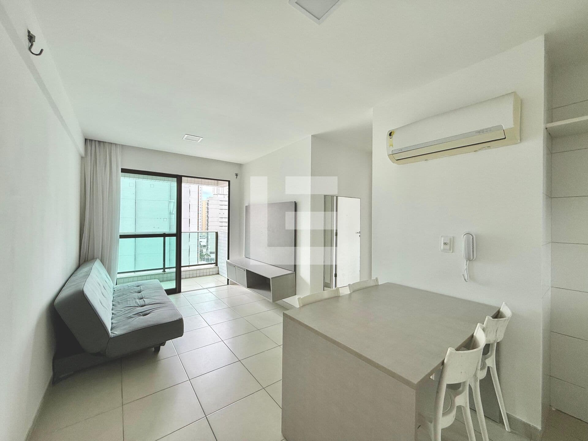 Beach Class Boa Viagem - Apartamento 2 quartos, 52 m², totalmente mobiliado, em andar alto