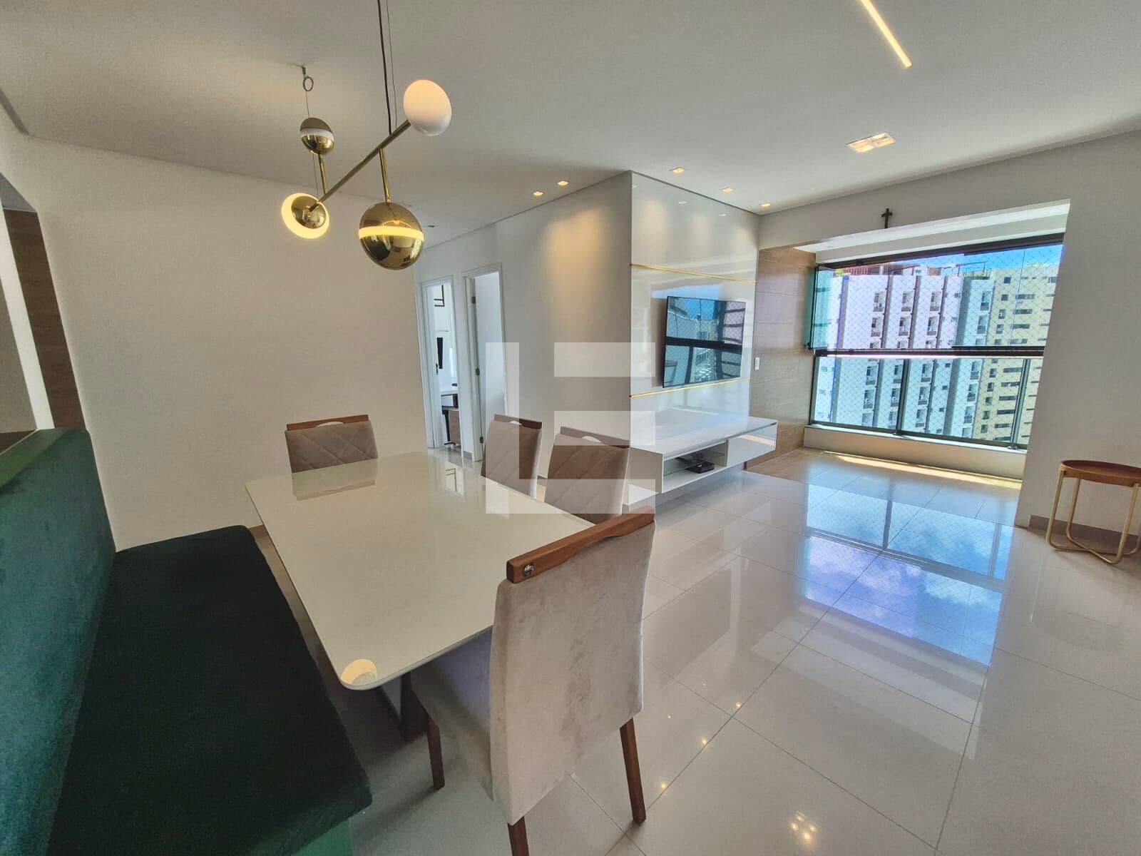 Apartamento mobiliado e reformado à venda no Edf. Antônio e Júlia Lucena | 2 vagas | Boa Viagem