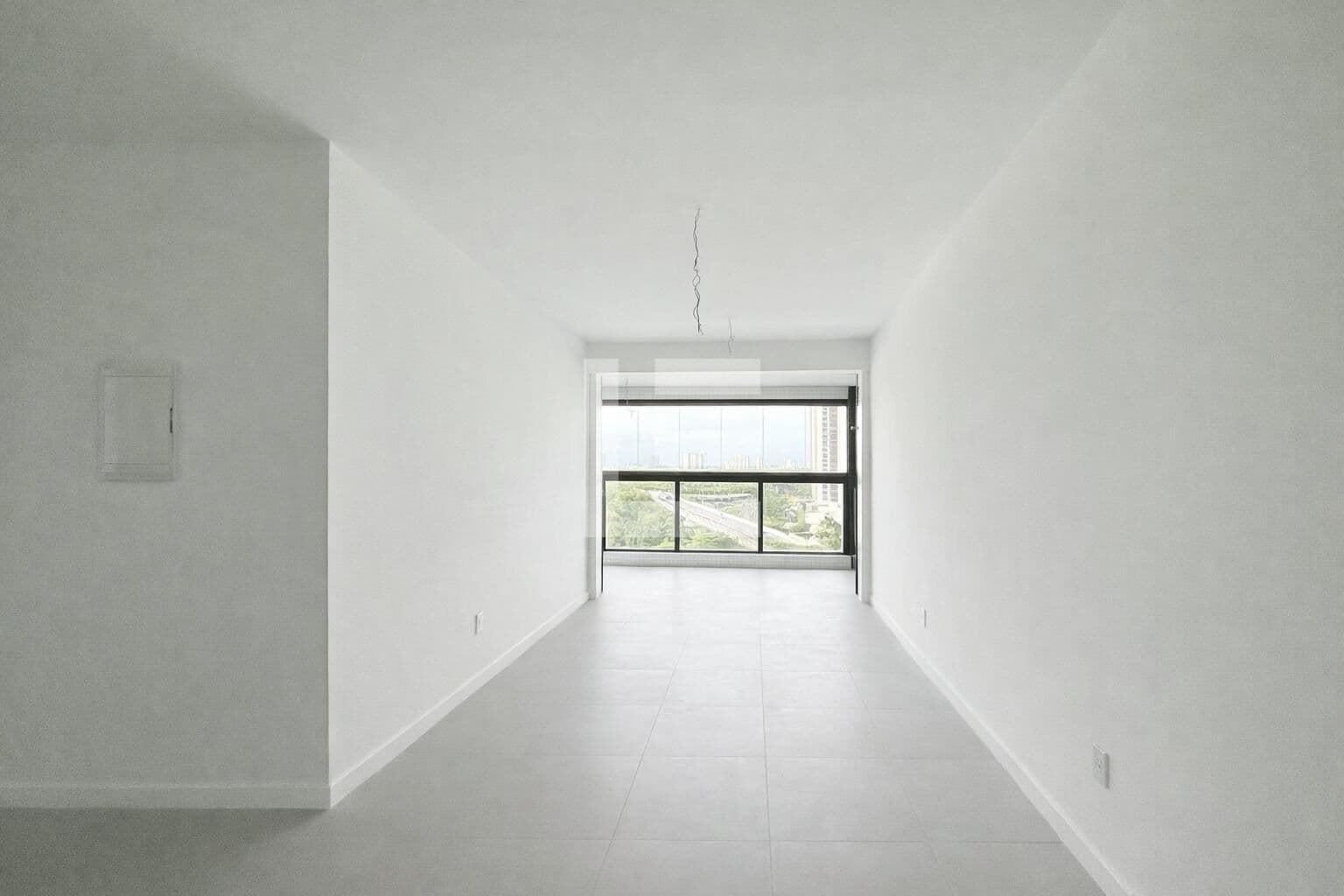 Edf. Verdano - Apartamento 86m², 3 Quartos (1 Suíte) | 2 Vagas | Varanda Integrada com Cortina de Vidro