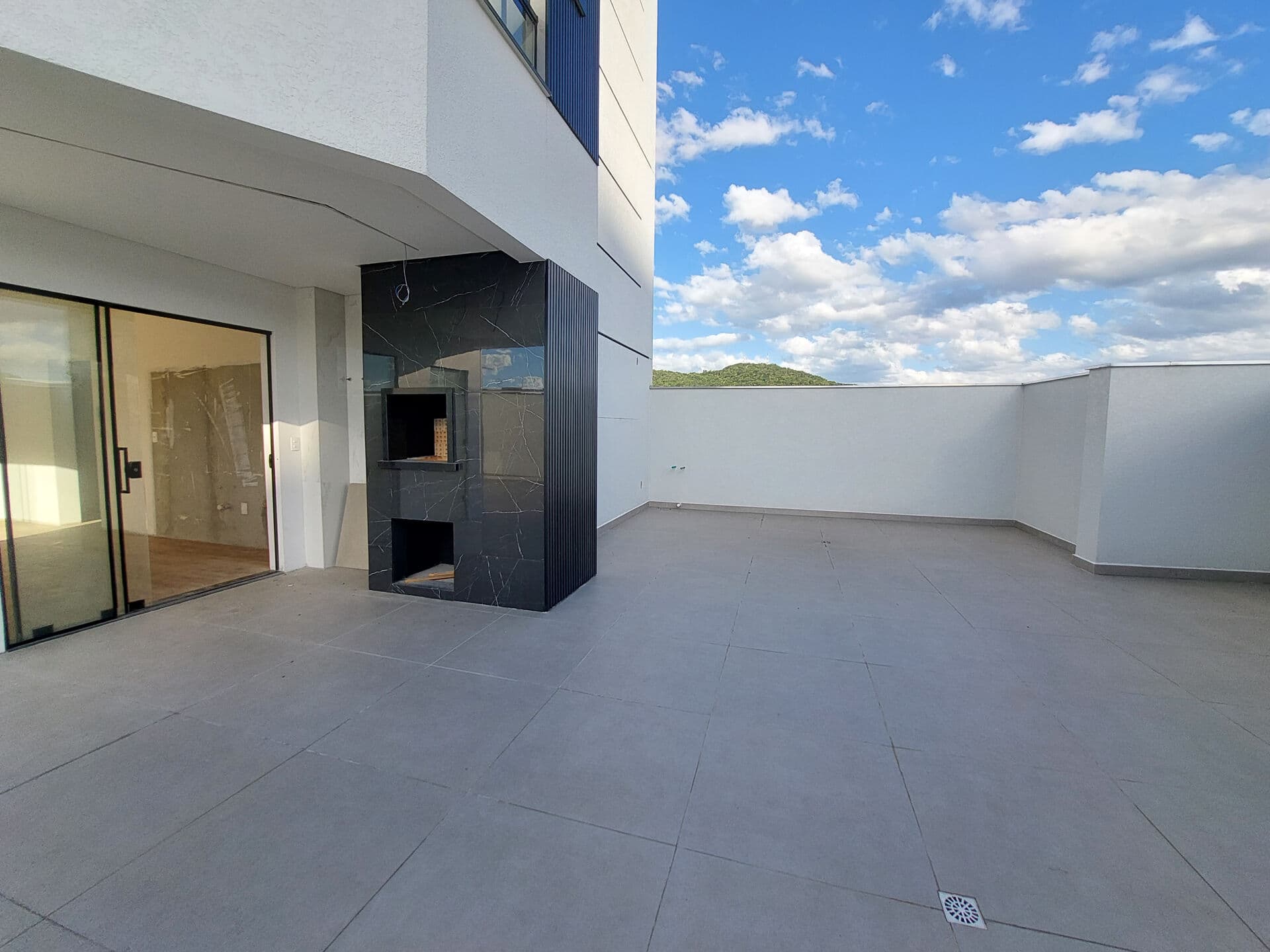 Apartamento Giardino NOVO à venda com 200m² no Bairro Saguaçú