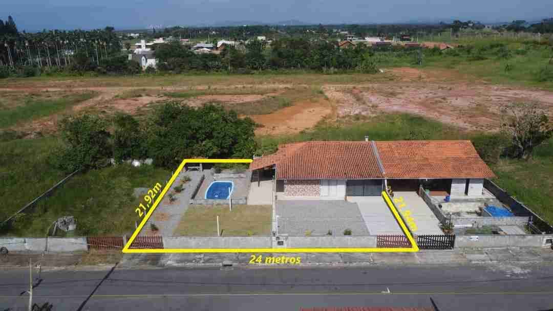 Casa com piscina à venda na Barra do Itapocú - ao lado de Barra do Sul SC