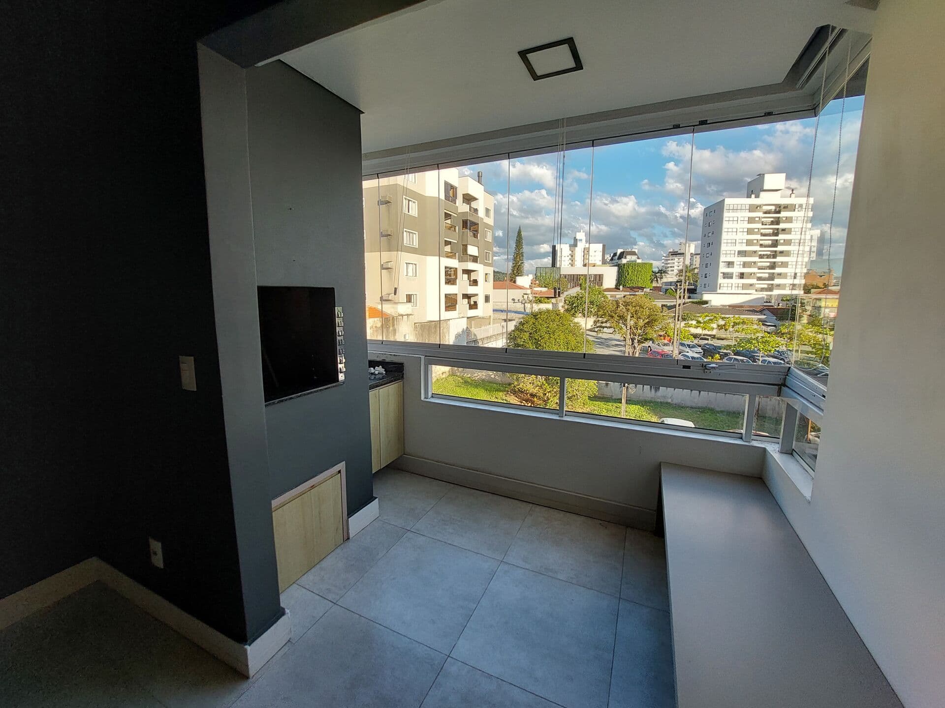 Apartamento com planejados à venda no Saguaçú