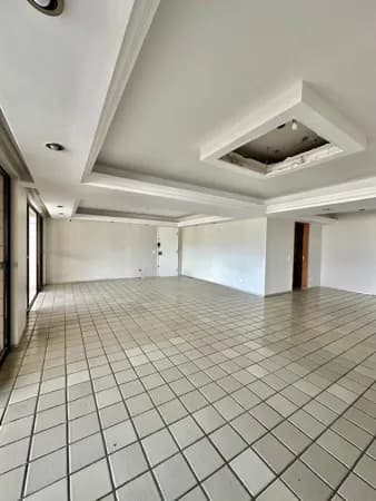 Apartamento à Venda tem 300 m² - 4 Quartos - 2 Suítes - Edf. Casa Grande das Ubáias - Casa Forte - Recife