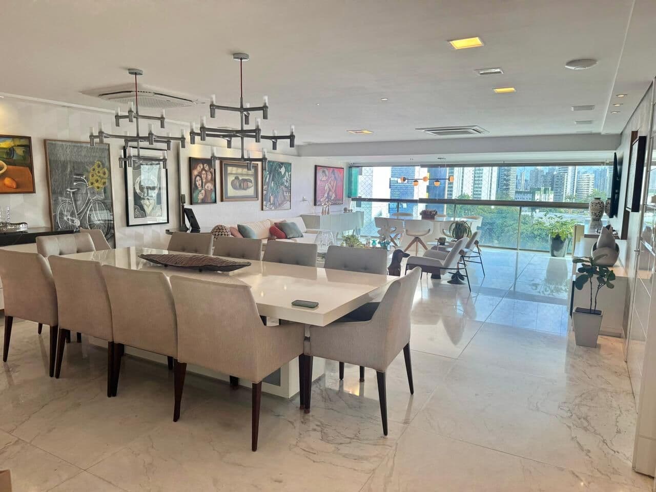Apartamento possui 255 m² à Venda Alto Padrão com 04 suítes e 04 vagas no Parnamirim - Recife