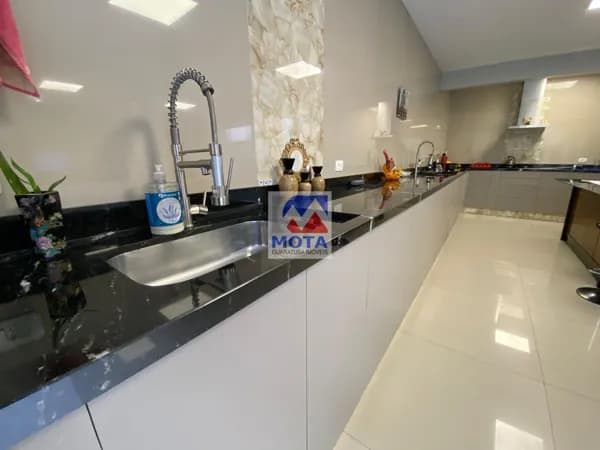 Casa com Loja à venda no Centro de Guaratuba – PR