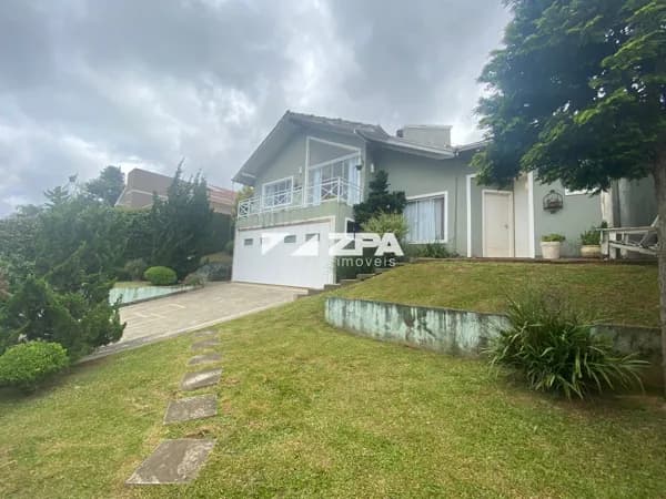 Casa semi mobiliada espaçosa, em rua tranquila