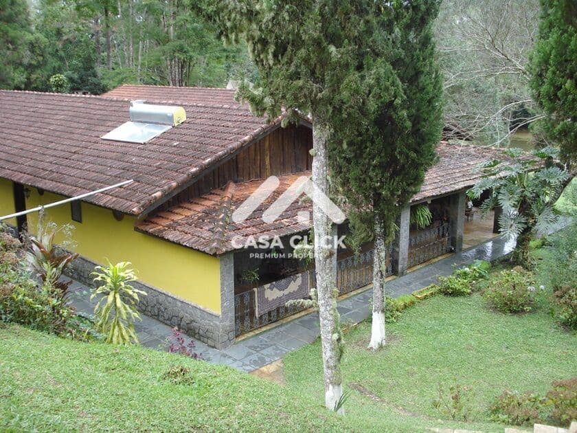 SITIO COM 5 QUARTOS , PISCINA, LAGO E 6 ALQUEIRES DE TERRENO EM JUQUITIBA