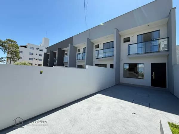 Sobrado em Areias, São José/SC
