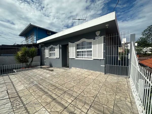 Conheça esta charmosa casa em Capoeiras, Florianópolis-SC